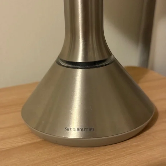 8” Simplehuman Sensor LED Vanity Mirror Round - Picture 4 of 8